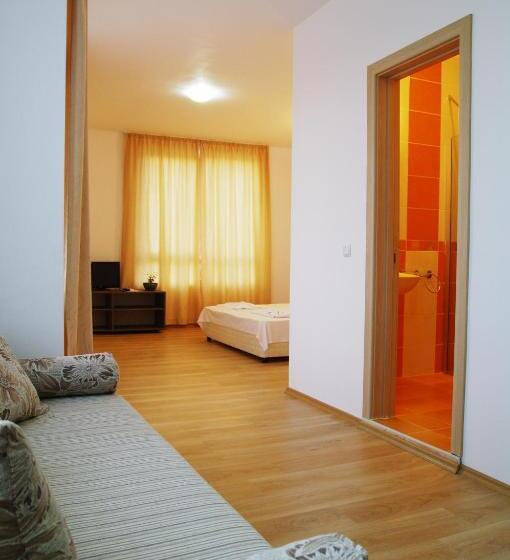 פנסיון Guest House Ask