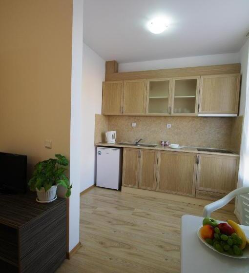 פנסיון Guest House Ask