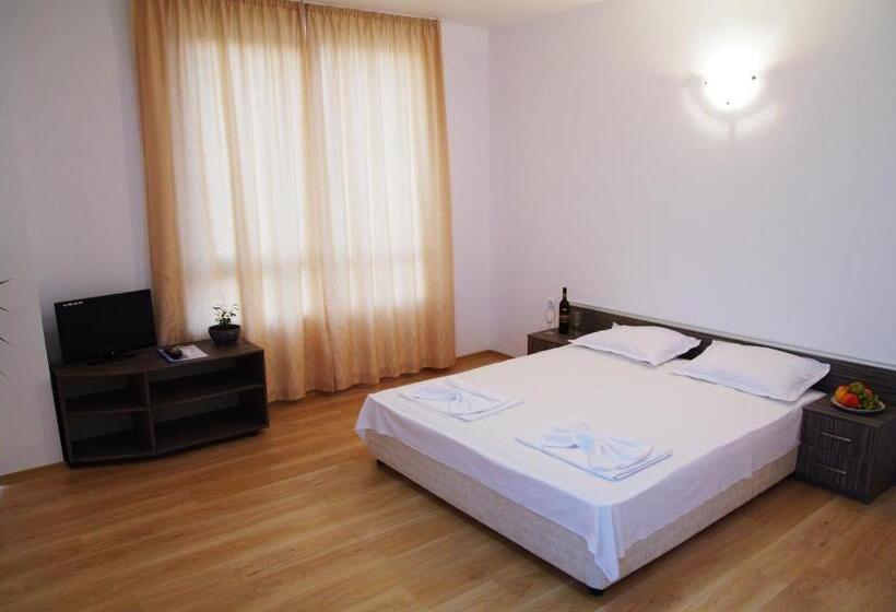 פנסיון Guest House Ask