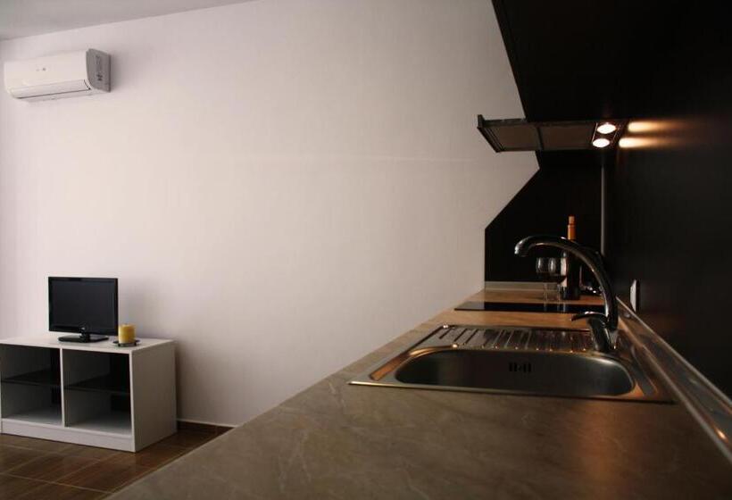 פנסיון Guest House Ask