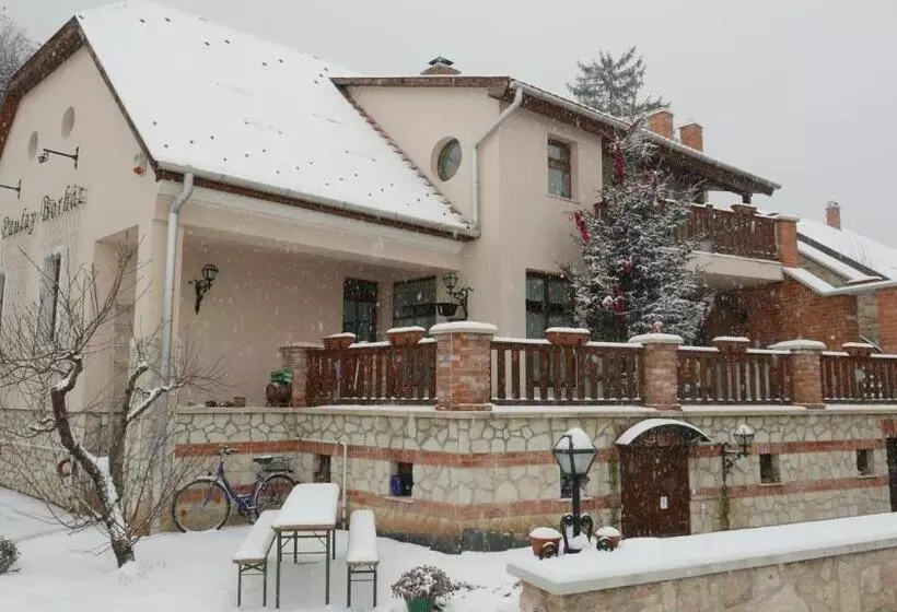 Majatalo Paulay Borház és Vendégház