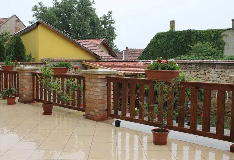 Majatalo Paulay Borház és Vendégház