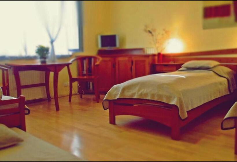 پانسیون The Zen Hostel Posticum