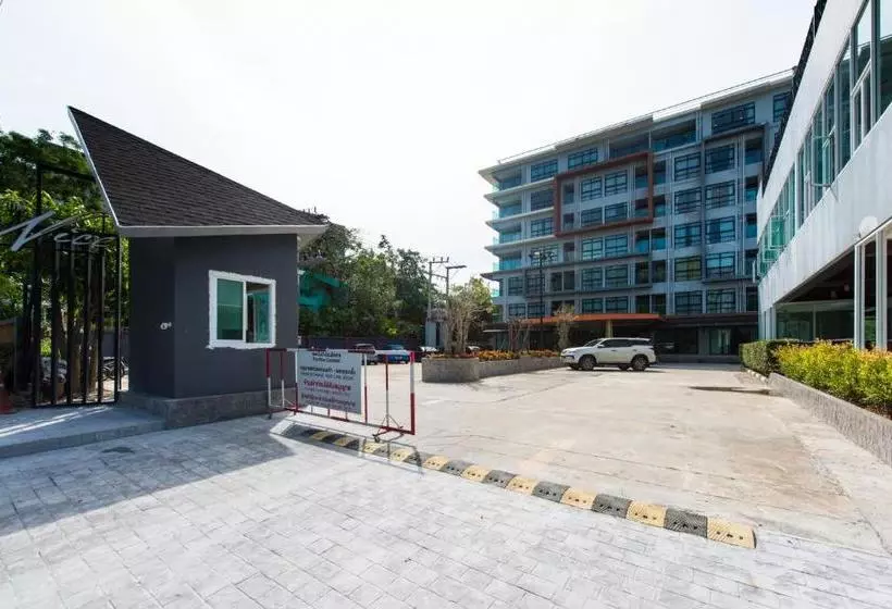Hotelli Nice Bangtao Beach
