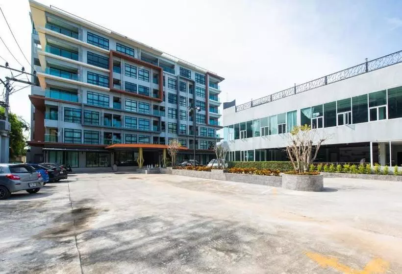 Hotelli Nice Bangtao Beach