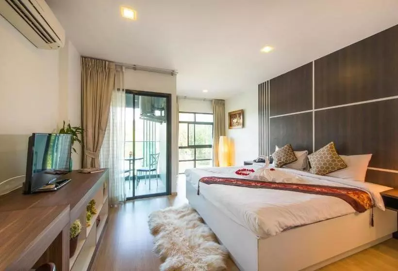 Hotelli Nice Bangtao Beach