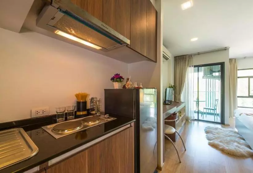 Hotelli Nice Bangtao Beach