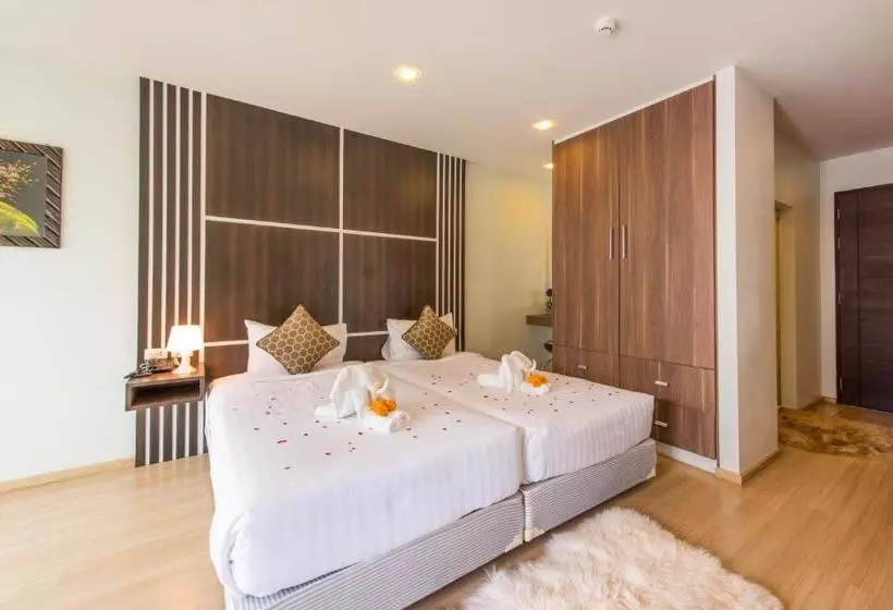 Hotelli Nice Bangtao Beach