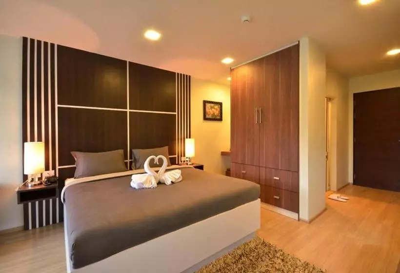 Hotelli Nice Bangtao Beach
