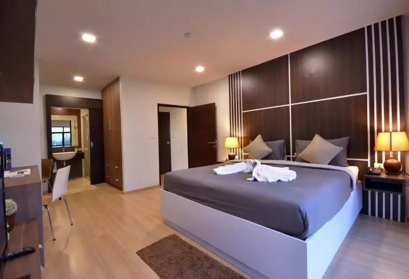 Hotelli Nice Bangtao Beach
