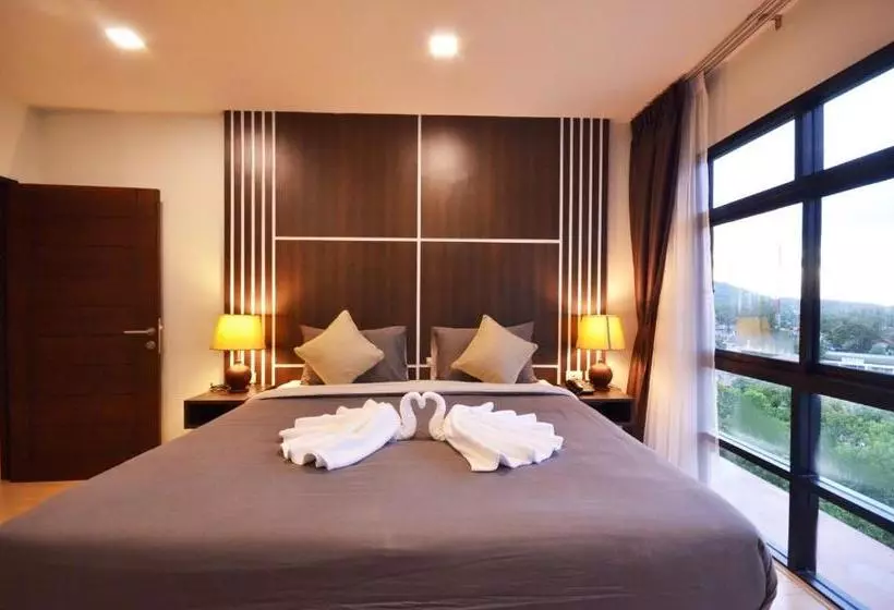 Hotelli Nice Bangtao Beach
