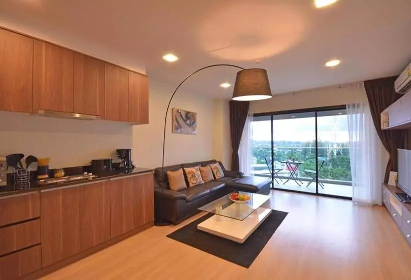Hotelli Nice Bangtao Beach