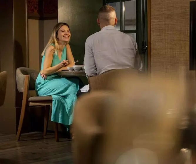 هتل Portobay Flores