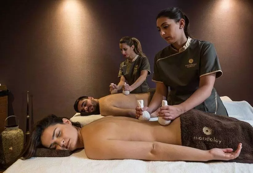 هتل Portobay Flores