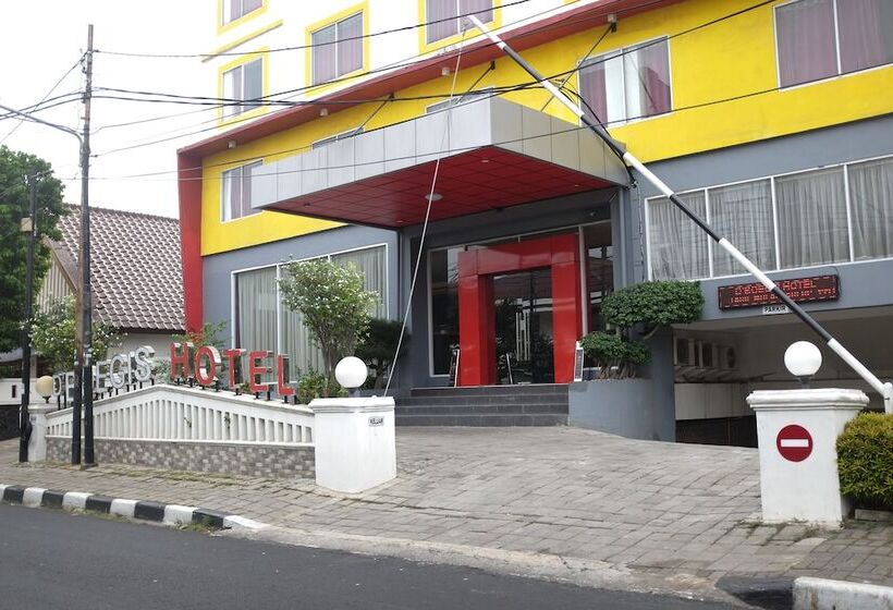 فندق Reddoorz Plus Near Senen