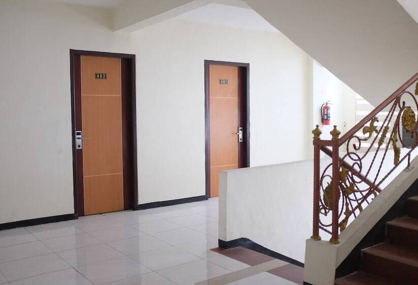 فندق Reddoorz Plus Near Senen