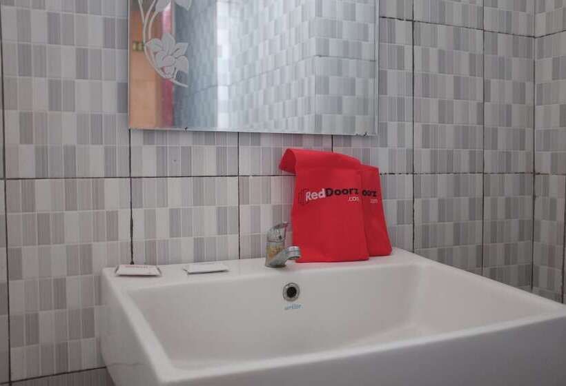 فندق Reddoorz Plus Near Senen