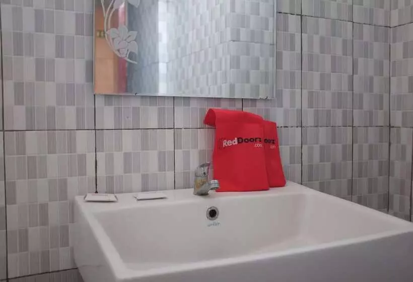 Hotelli Reddoorz Plus Near Senen