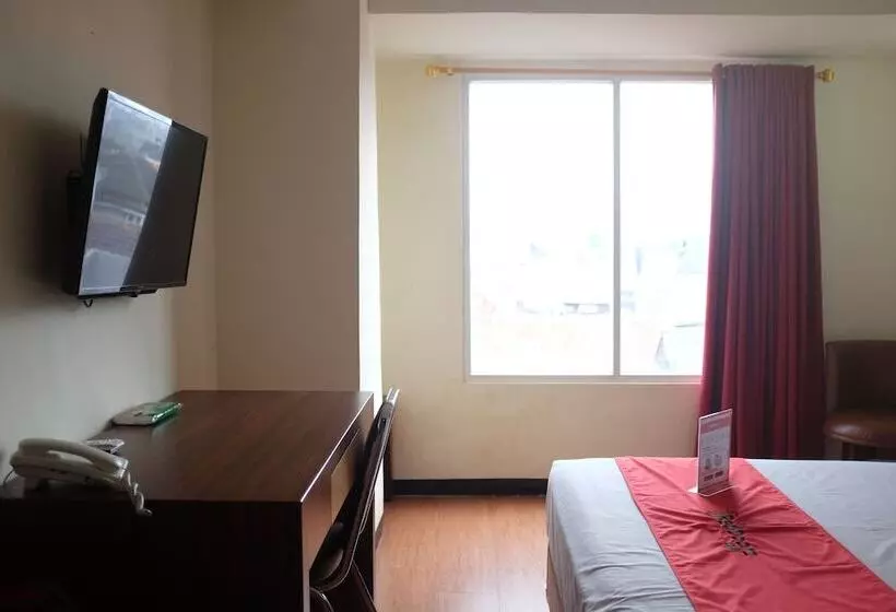 Hotelli Reddoorz Plus Near Senen