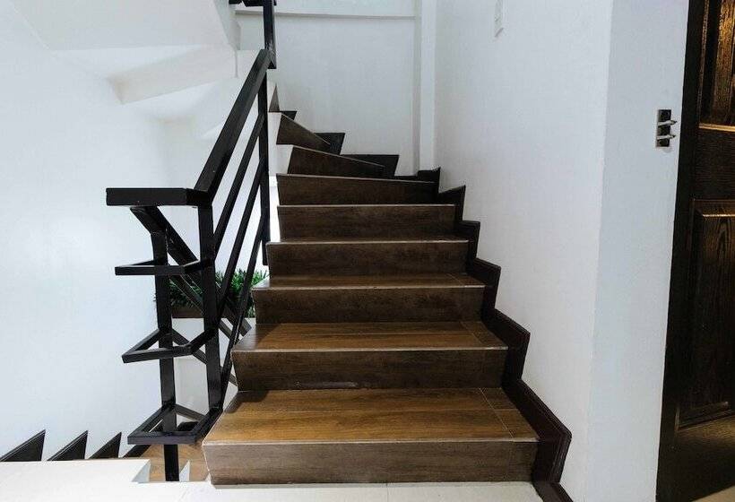 בית מלון כפרי Reddoorz Plus @ Poblacion Makati