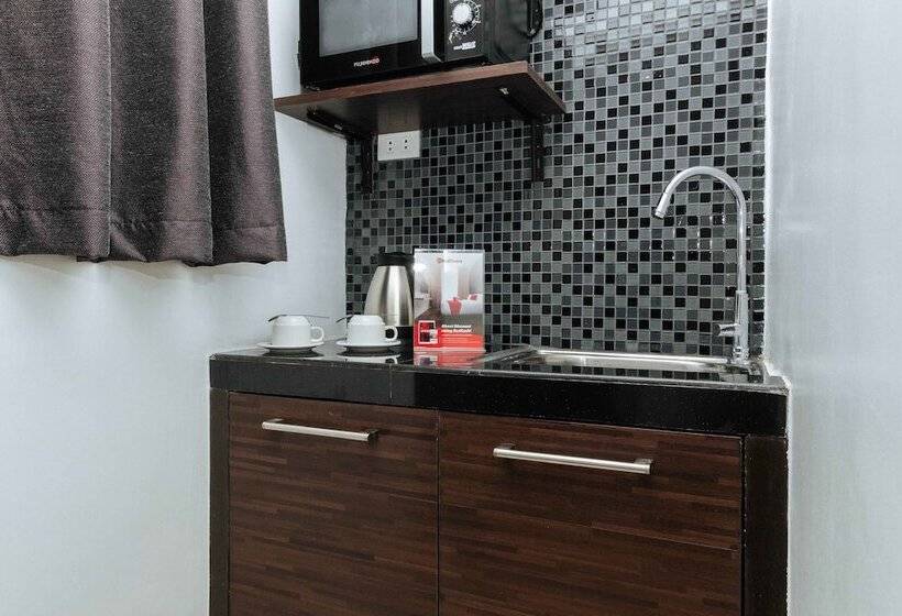 בית מלון כפרי Reddoorz Plus @ Poblacion Makati