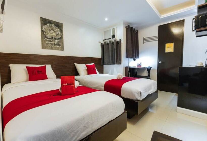 בית מלון כפרי Reddoorz Plus @ Poblacion Makati