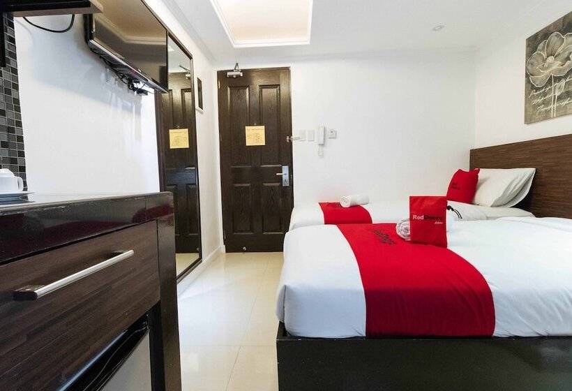 בית מלון כפרי Reddoorz Plus @ Poblacion Makati