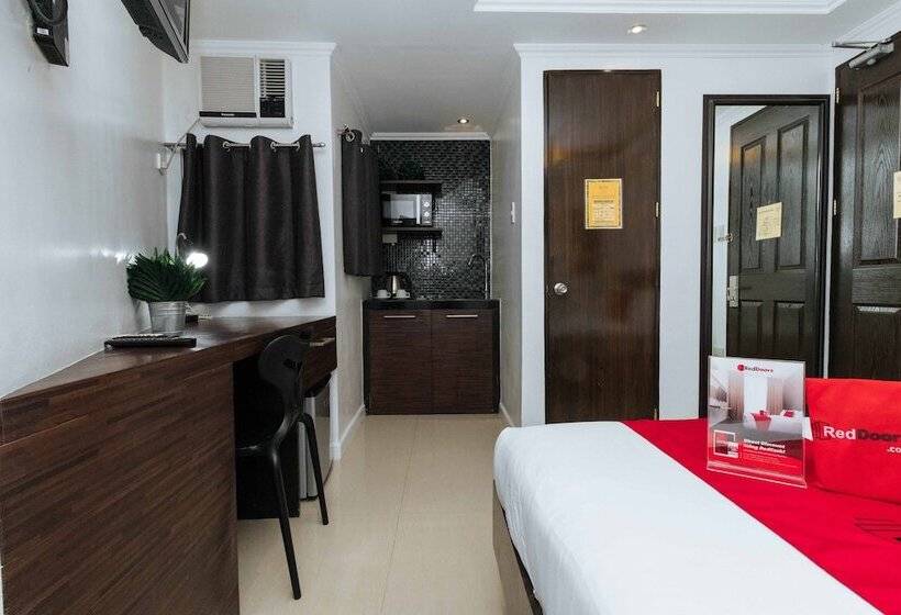 בית מלון כפרי Reddoorz Plus @ Poblacion Makati