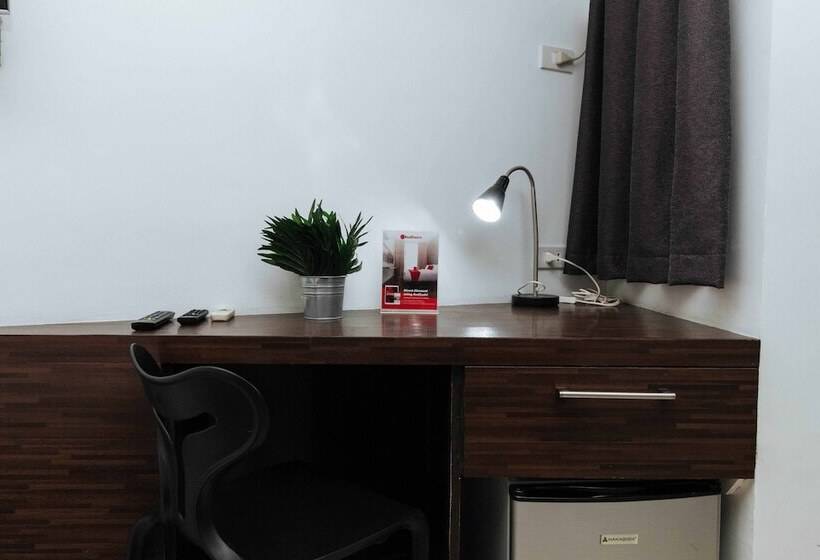 בית מלון כפרי Reddoorz Plus @ Poblacion Makati