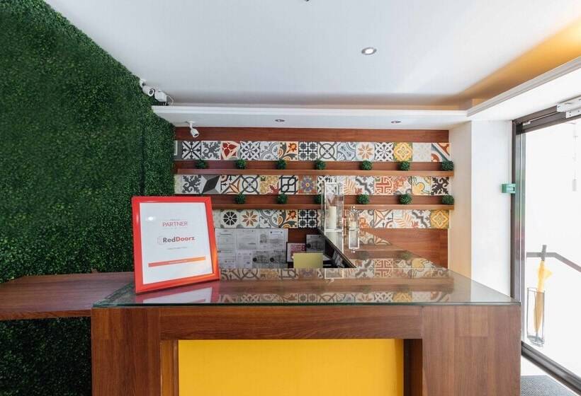 בית מלון כפרי Reddoorz Plus @ Poblacion Makati