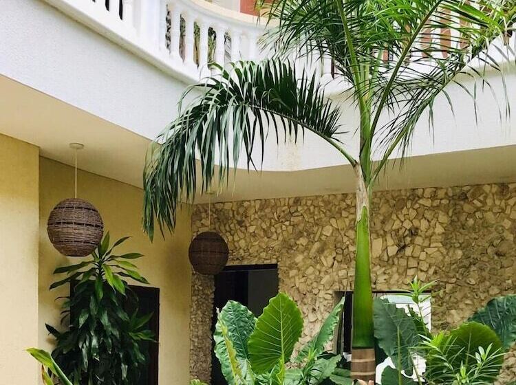 هتل Soy Local Insignia