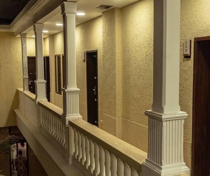 هتل Soy Local Insignia