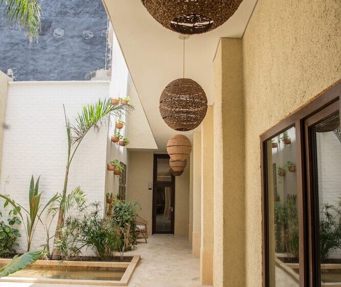 هتل Soy Local Insignia