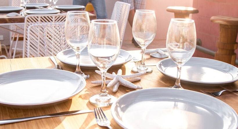 هتل Soy Local Insignia