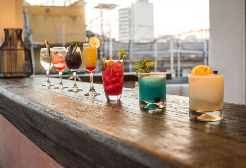 هتل Soy Local Insignia