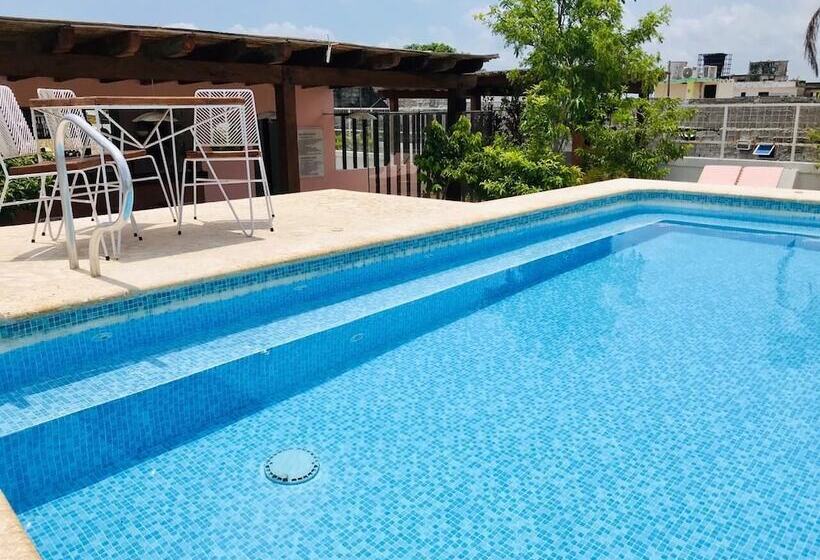 هتل Soy Local Insignia