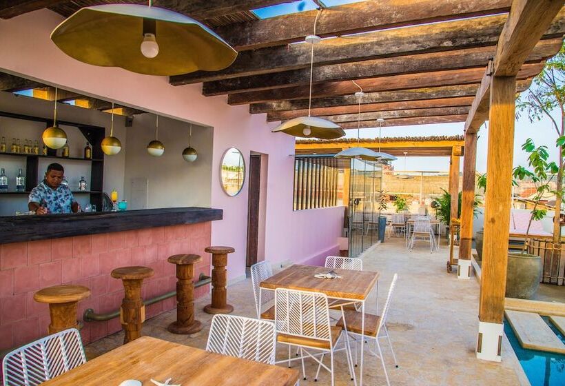 هتل Soy Local Insignia