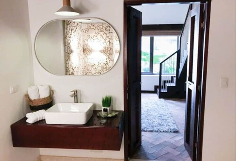 هتل Soy Local Insignia