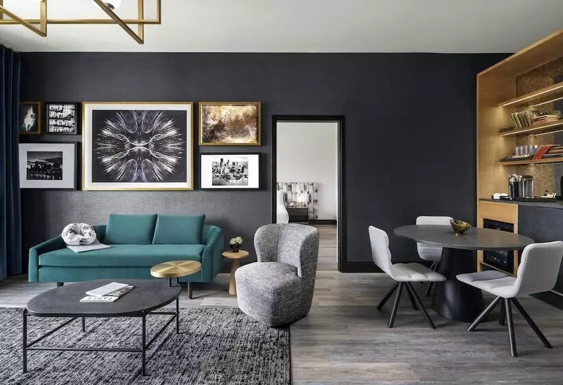 The Oaklander Hotel, Autograph Collection