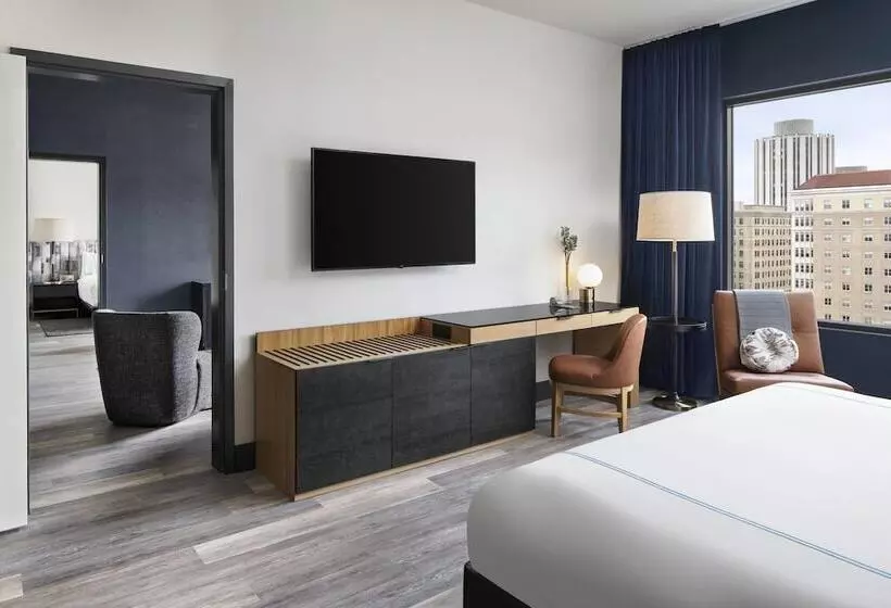 The Oaklander Hotel, Autograph Collection