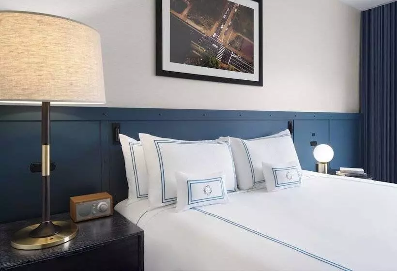 The Oaklander Hotel, Autograph Collection