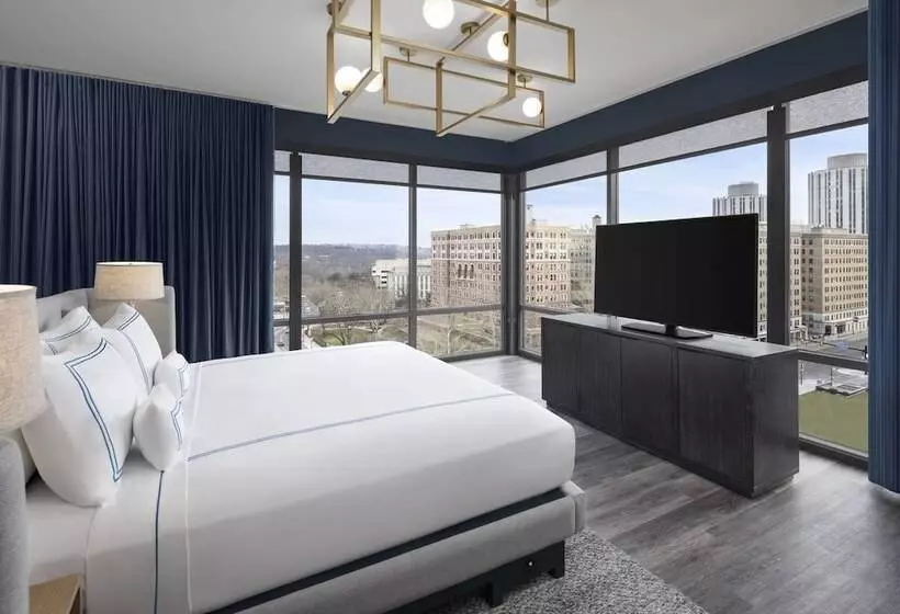 The Oaklander Hotel, Autograph Collection