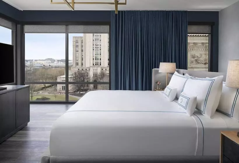 The Oaklander Hotel, Autograph Collection