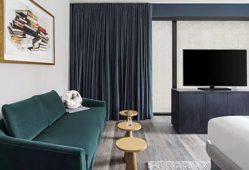 The Oaklander Hotel, Autograph Collection