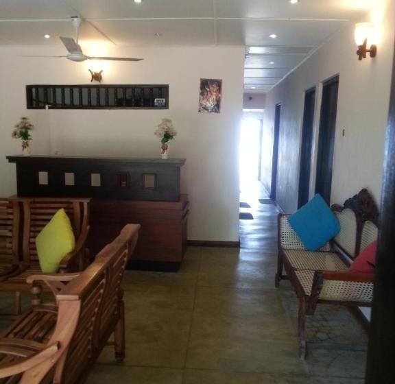 فندق Thiranagama Beach