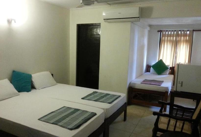 فندق Thiranagama Beach