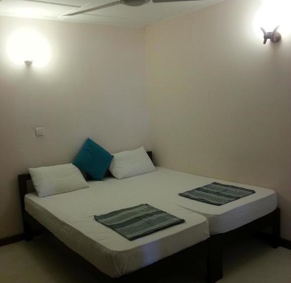 فندق Thiranagama Beach