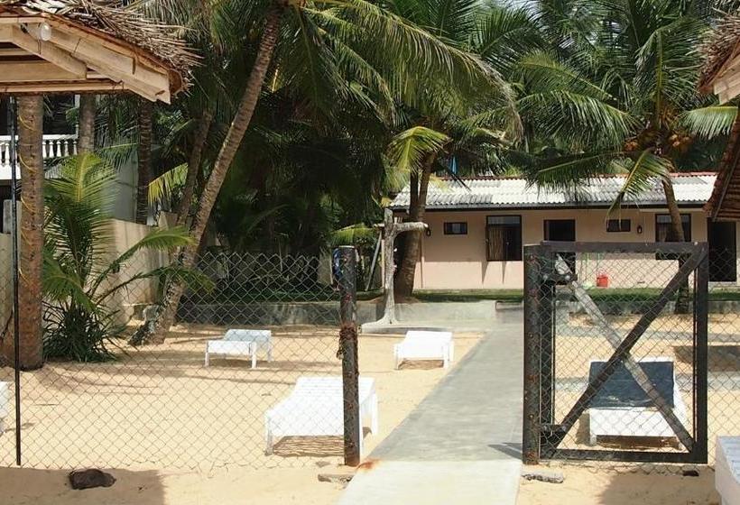 فندق Thiranagama Beach