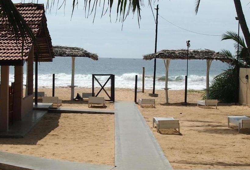 فندق Thiranagama Beach