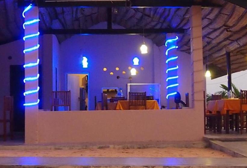 فندق Thiranagama Beach